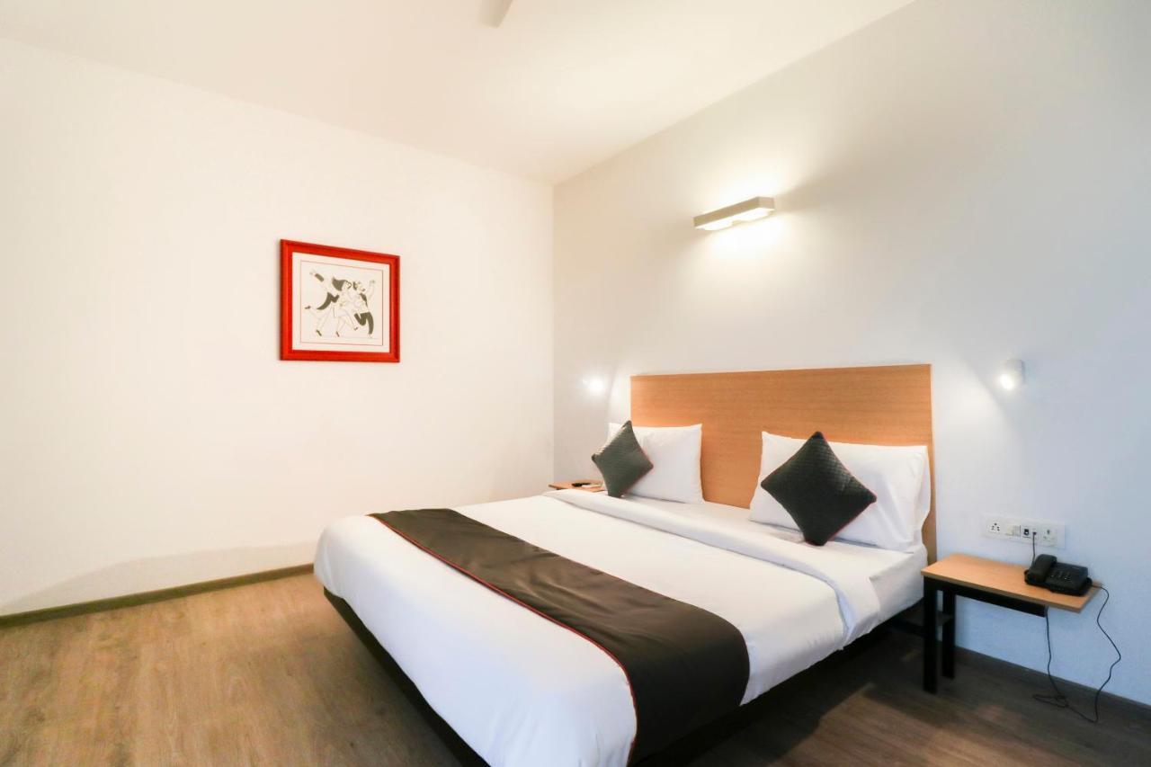 Townhouse Noida Sector 71 Near Iskcon Temple Noida Hotel Indirapuram Buitenkant foto