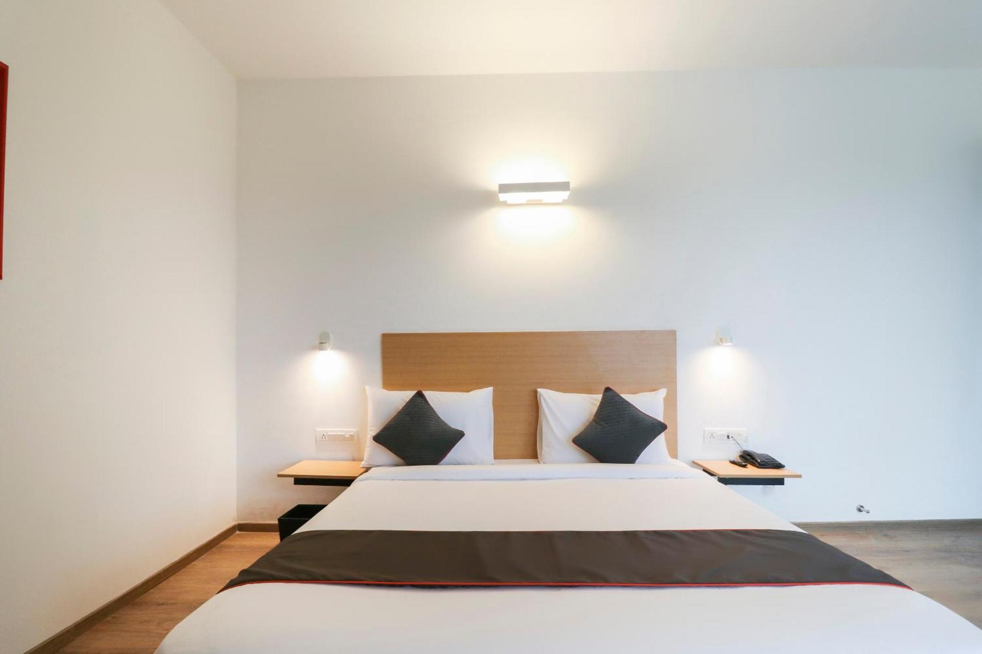 Townhouse Noida Sector 71 Near Iskcon Temple Noida Hotel Indirapuram Buitenkant foto