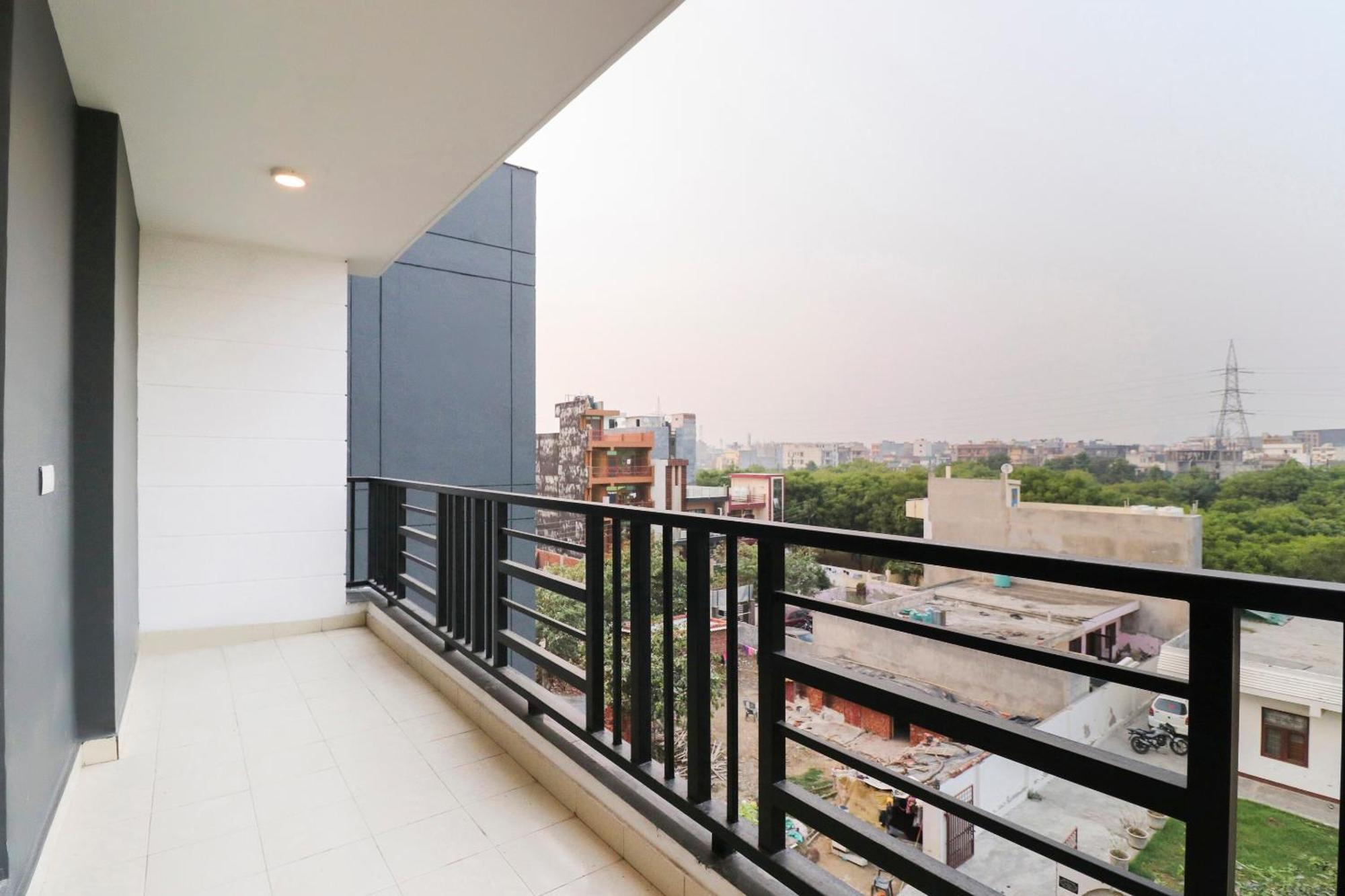Townhouse Noida Sector 71 Near Iskcon Temple Noida Hotel Indirapuram Buitenkant foto