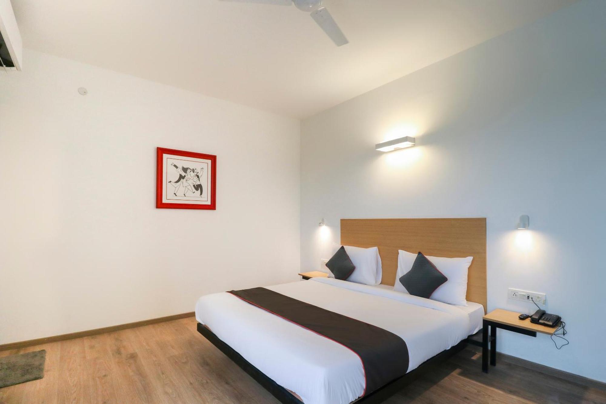 Townhouse Noida Sector 71 Near Iskcon Temple Noida Hotel Indirapuram Buitenkant foto