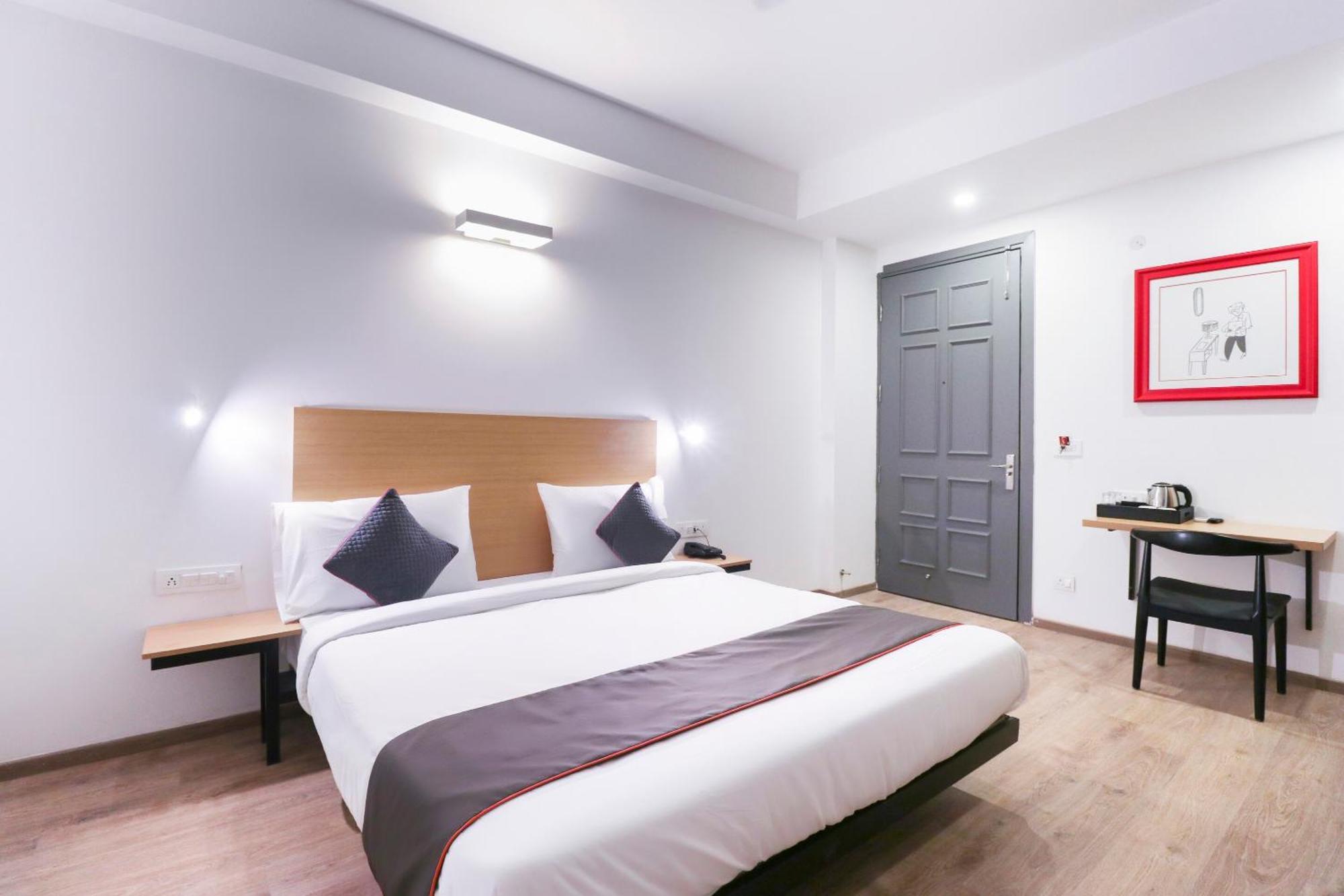 Townhouse Noida Sector 71 Near Iskcon Temple Noida Hotel Indirapuram Buitenkant foto