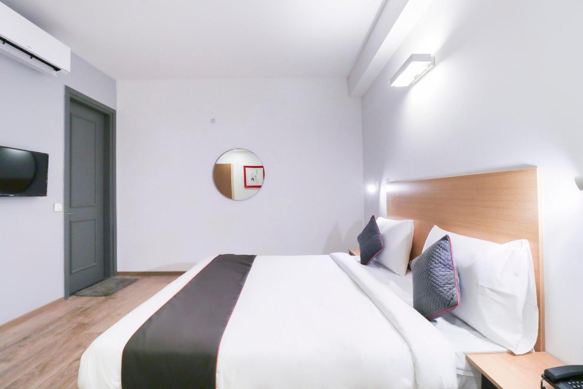 Townhouse Noida Sector 71 Near Iskcon Temple Noida Hotel Indirapuram Buitenkant foto