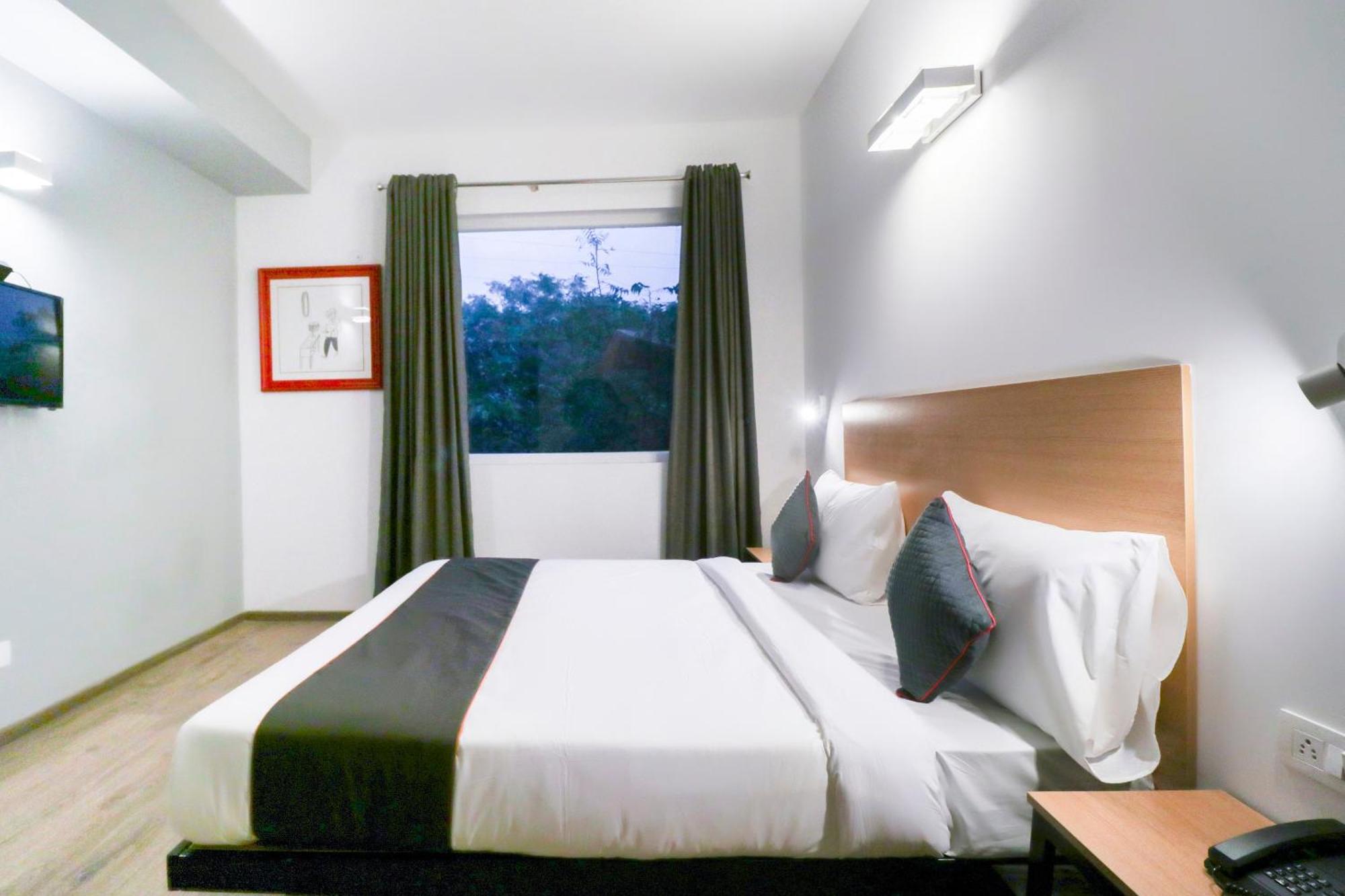 Townhouse Noida Sector 71 Near Iskcon Temple Noida Hotel Indirapuram Buitenkant foto