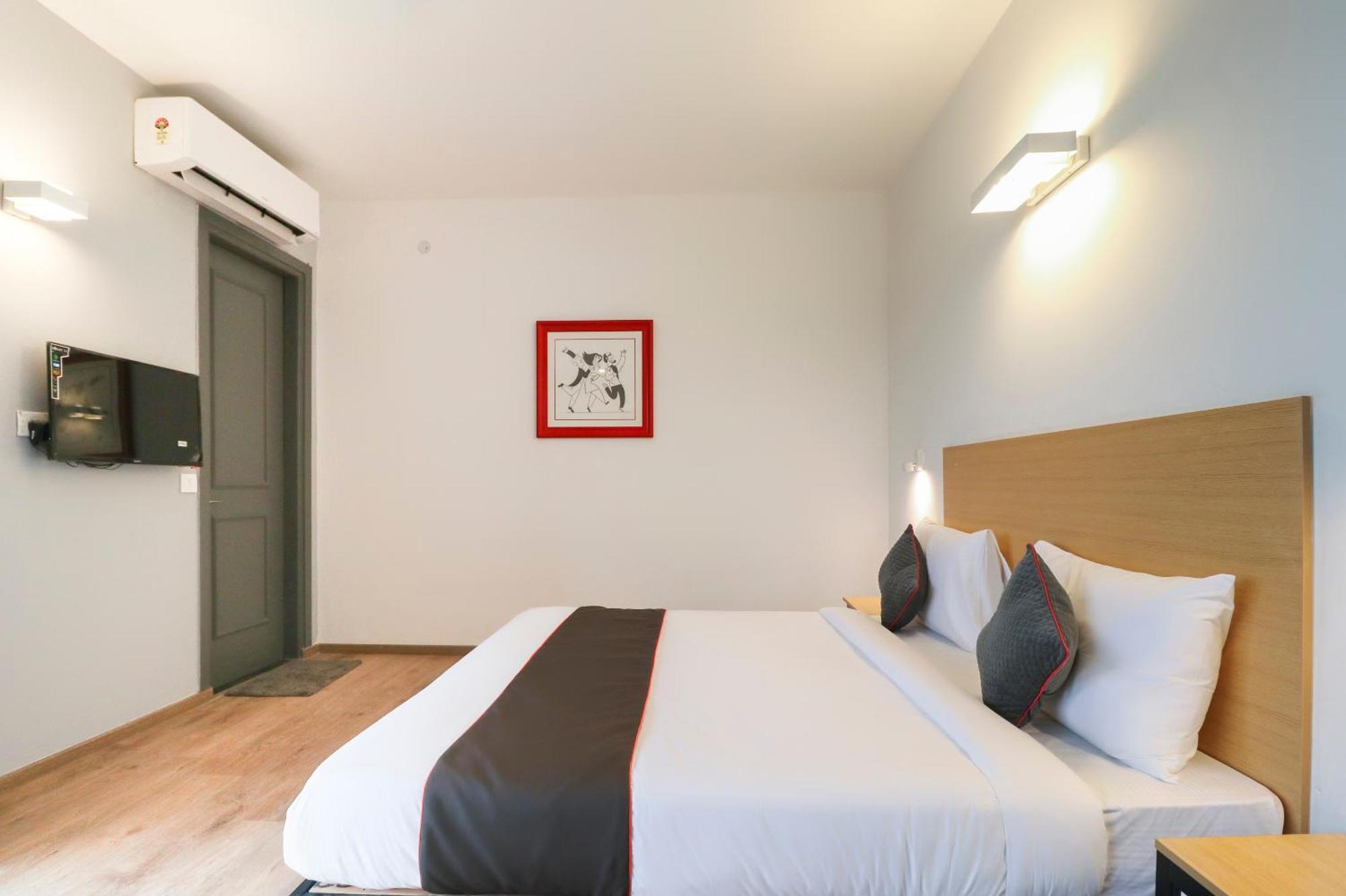 Townhouse Noida Sector 71 Near Iskcon Temple Noida Hotel Indirapuram Buitenkant foto