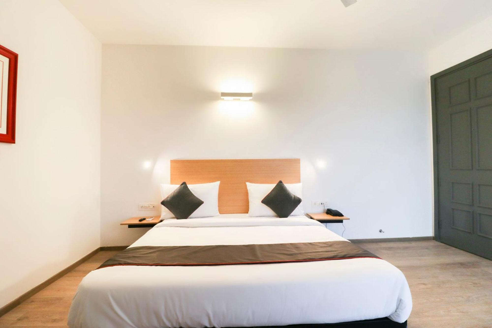 Townhouse Noida Sector 71 Near Iskcon Temple Noida Hotel Indirapuram Buitenkant foto